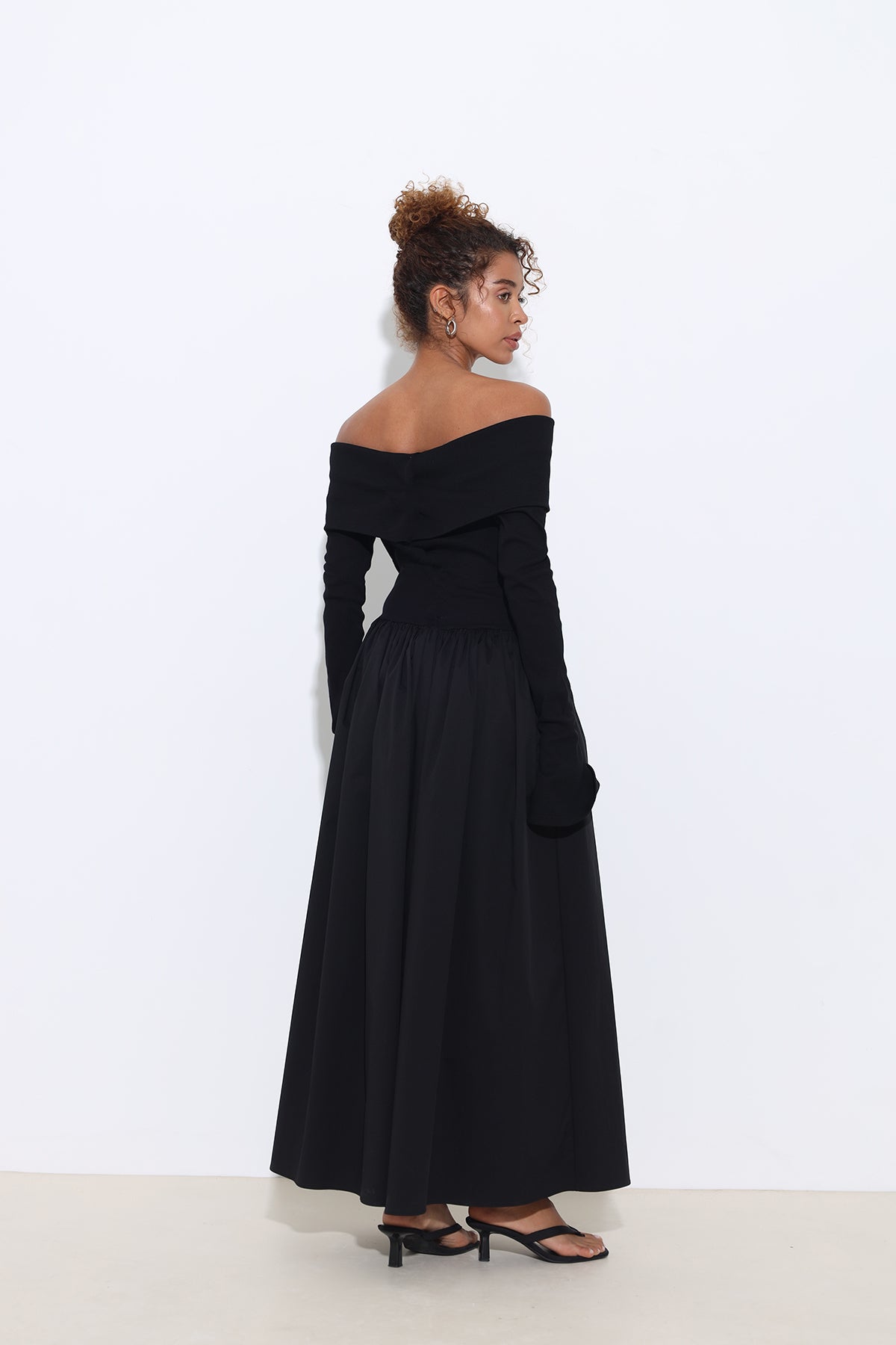 Aurena Long Sleeve Maxi Black Dress