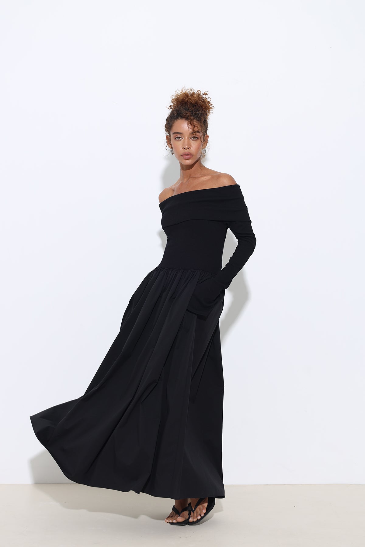 Aurena Long Sleeve Maxi Black Dress
