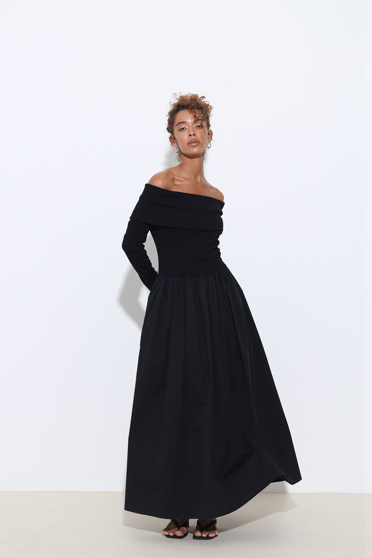 Aurena Long Sleeve Maxi Black Dress