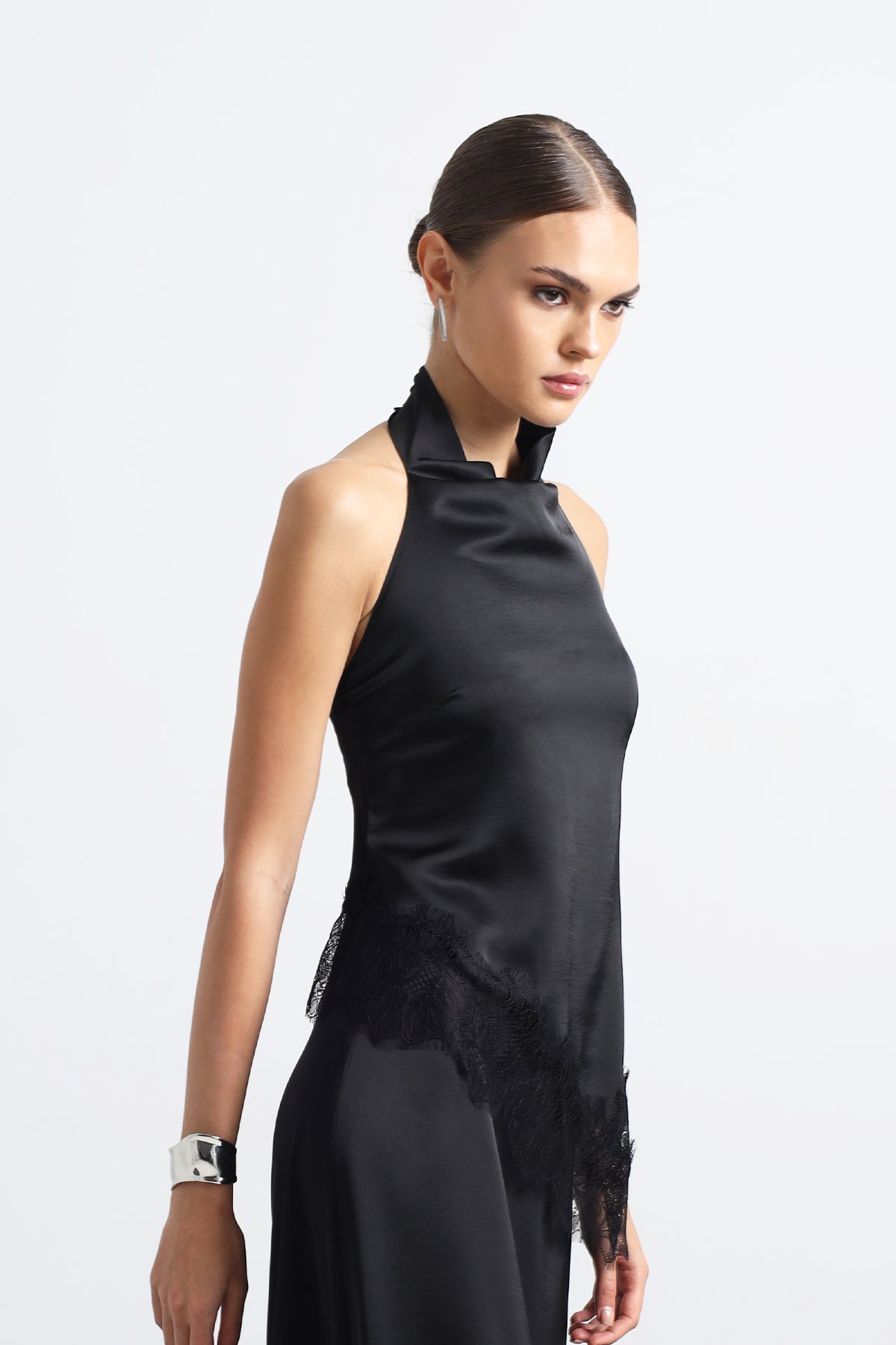 Veloria Halter Yaka Dantel Detaylı Siyah Üst