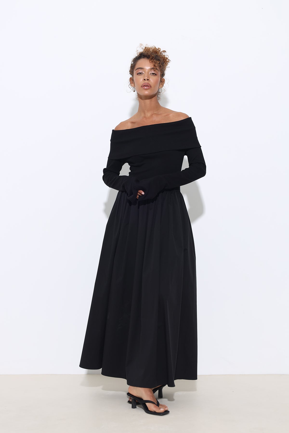 Aurena Long Sleeve Maxi Black Dress