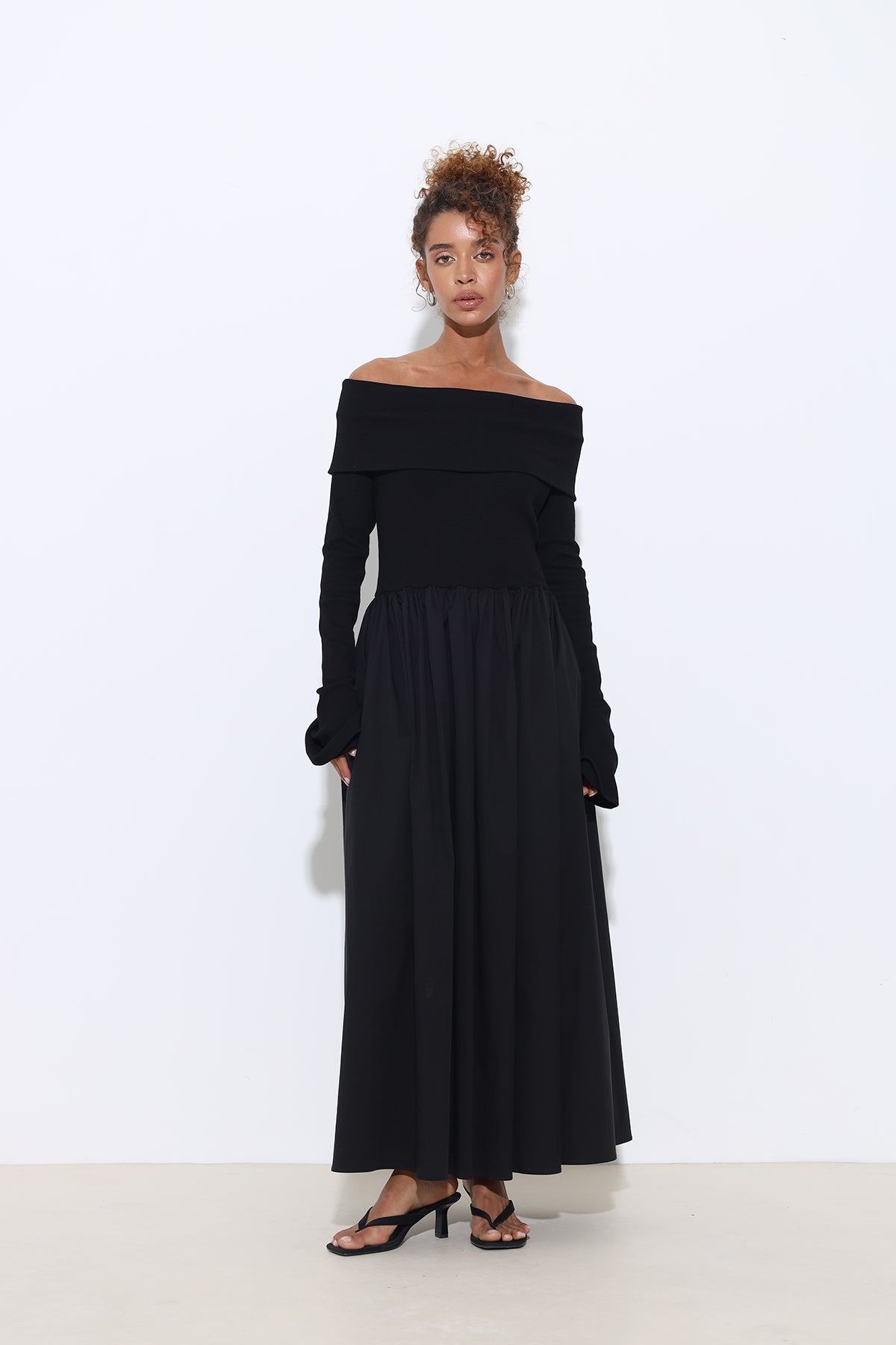Aurena Long Sleeve Maxi Black Dress