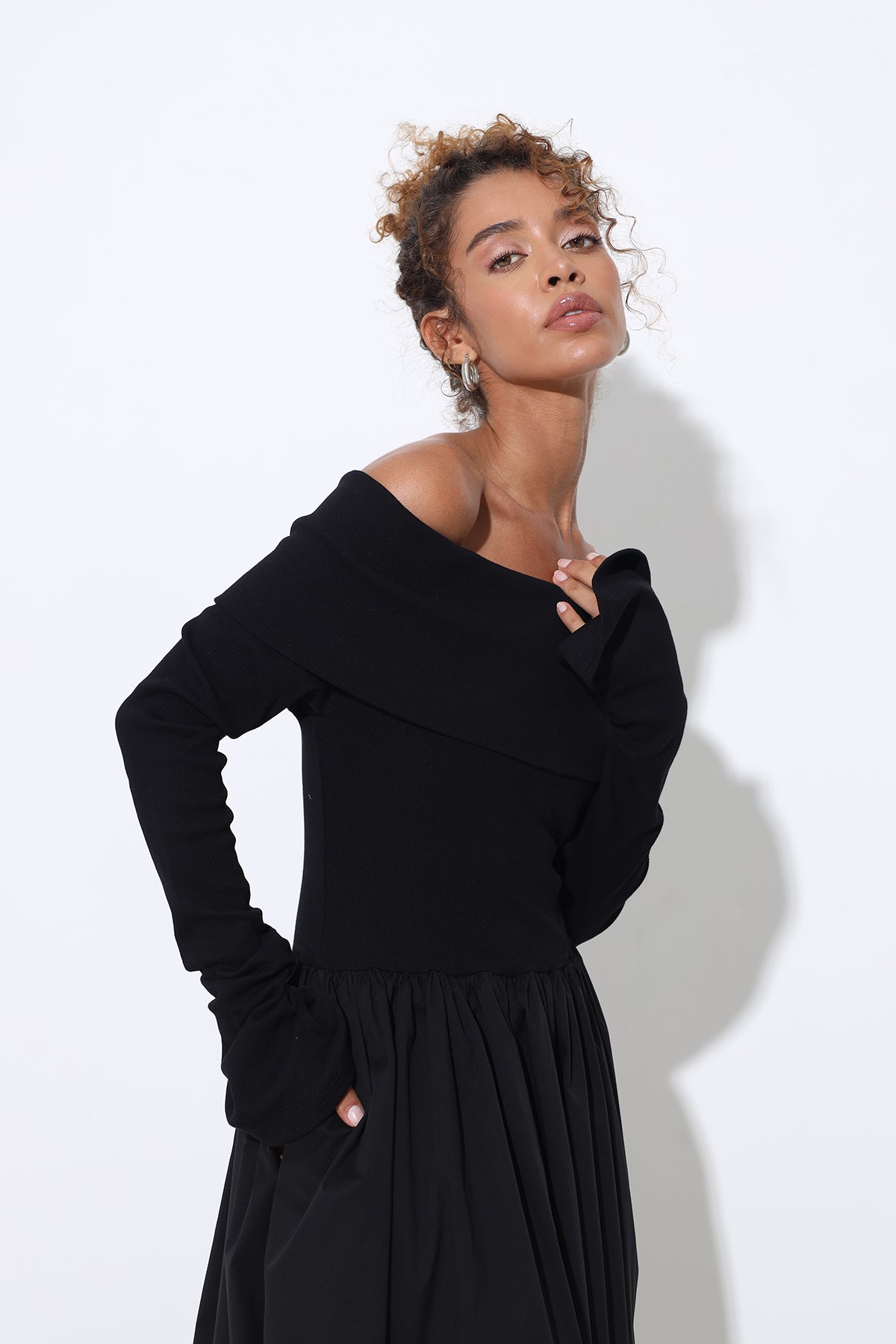 Aurena Long Sleeve Maxi Black Dress