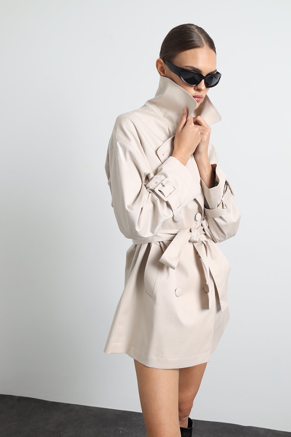 Serave Mini Beige Trench Coat