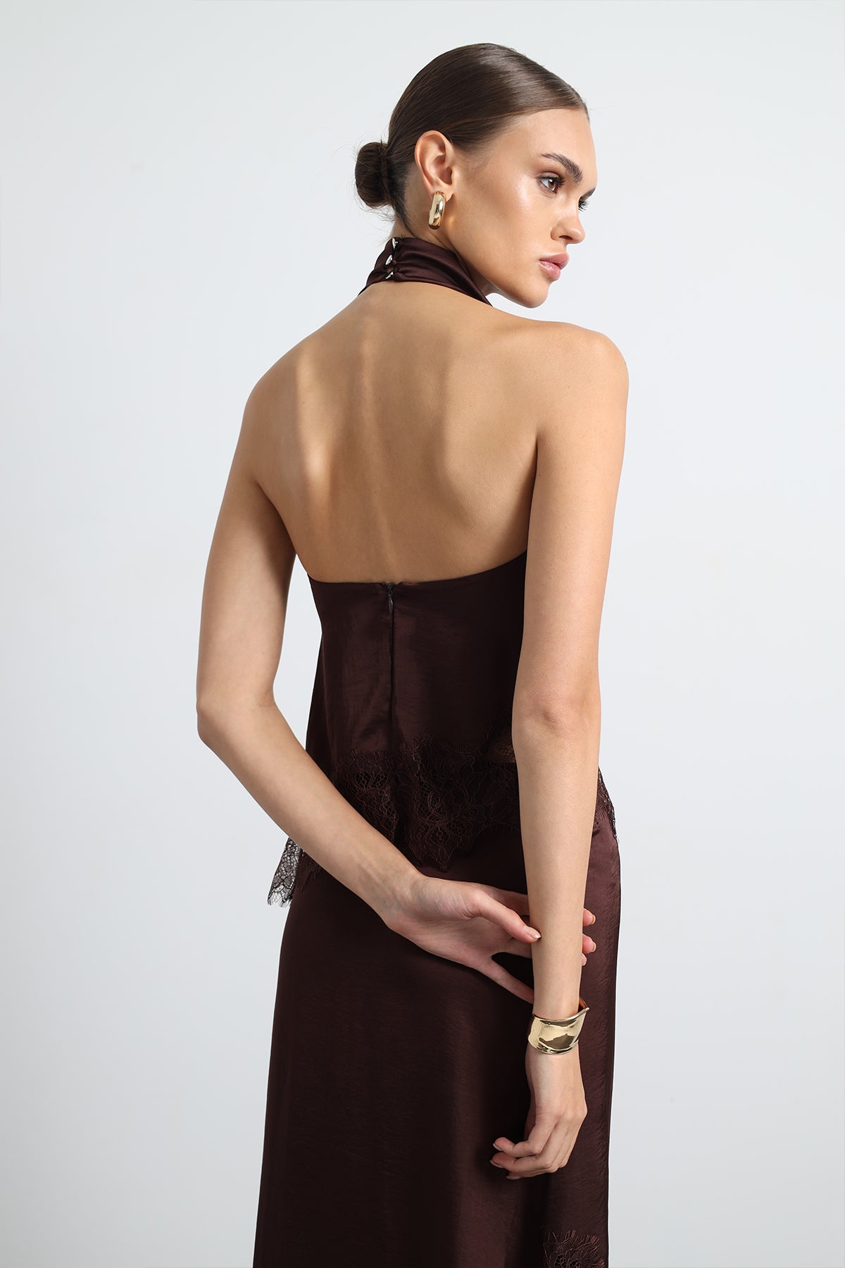 Veloria Halter Yaka Dantel Detaylı Kahverengi Üst